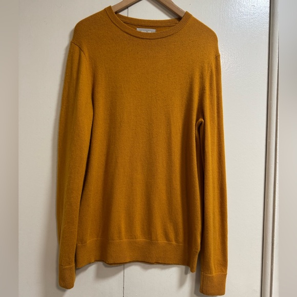 Everlane Cashmere Crew Neck Sweater in Gold Mustard Color   Size Medium - Picture 2 of 5